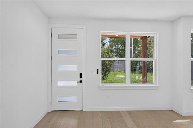 Building Photo - 5305 Ledesma Rd