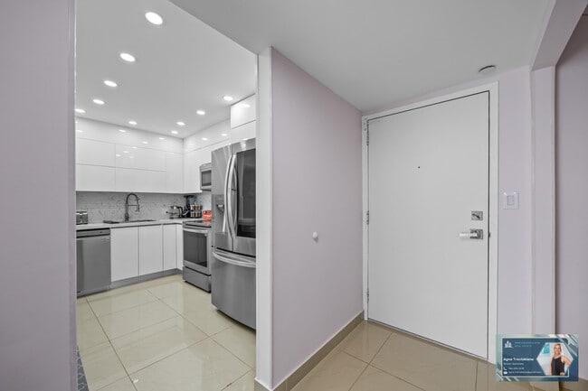 Foto del edificio - 2801 NE 183rd St