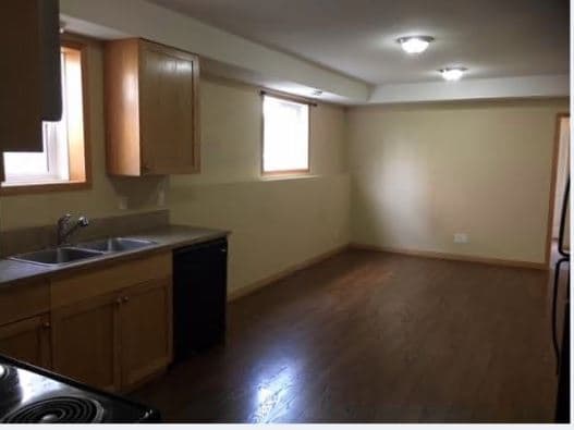 Building Photo - 2 Bed 1 Bath Lower unit - Closer to Downtown