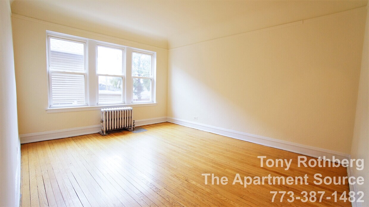 Foto principal - 2948 N Albany Ave
