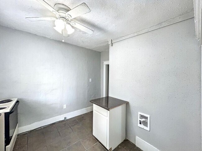 Building Photo - 180 Clark Pl