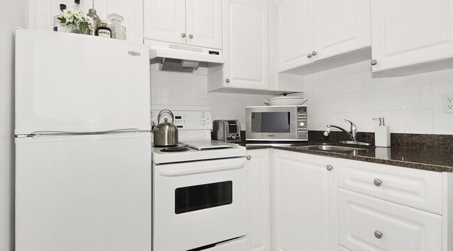 Photo du bâtiment - Hollyburn Court