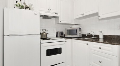 Building Photo - 550 W 12th Ave