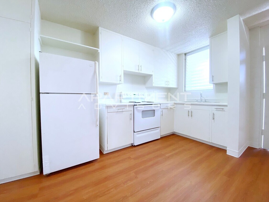 Primary Photo - $500 1ST MONTH RENT SPECIAL | LARGE 1BD/1B...