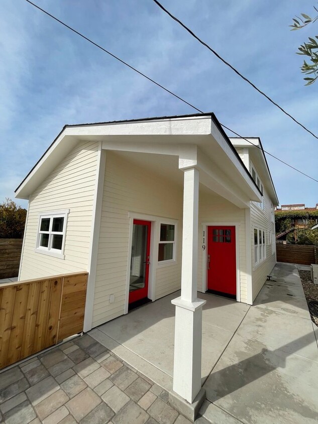 Primary Photo - 121 Nelson St