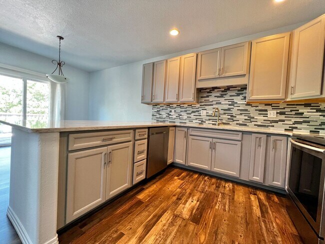 Foto del edificio - 3 Bed, 3 Bath Townhome in Fort Collins!