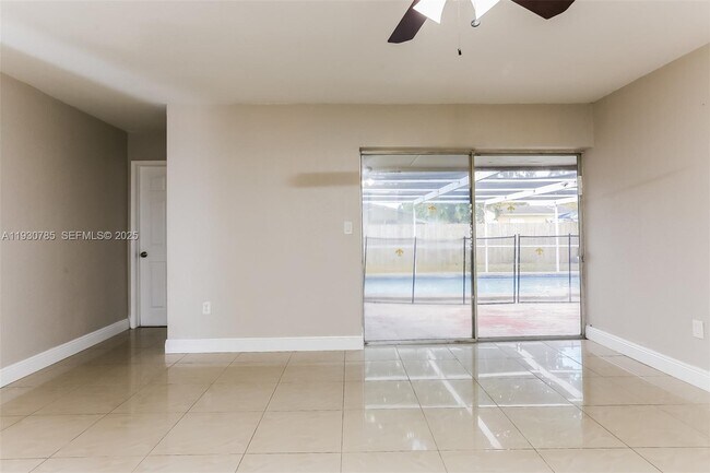 Foto del edificio - 7560 Venetian St