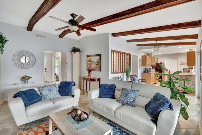 Foto del edificio - 577 SW 24th Ave