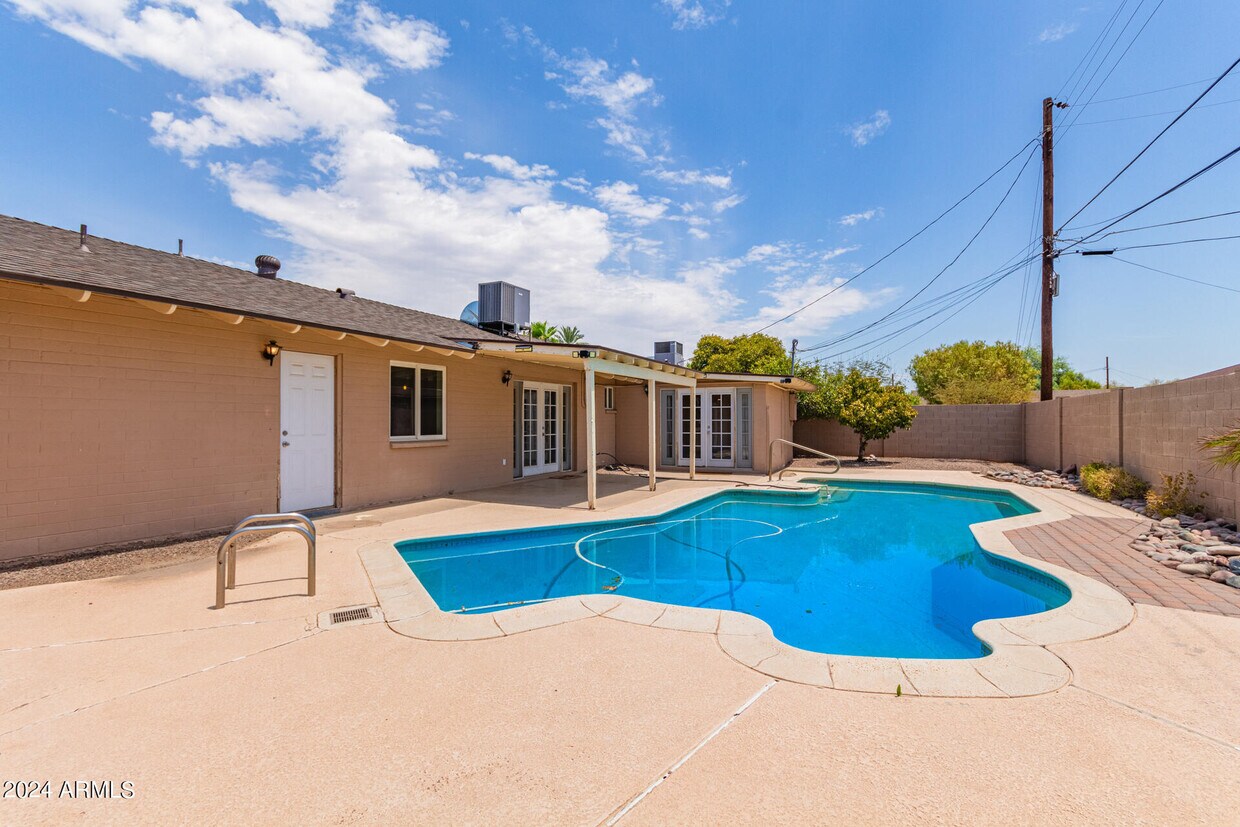 Foto principal - 1881 E Palmcroft Dr