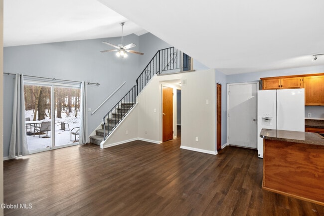 Foto del edificio - 9 Wake Robin Rd