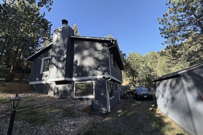 Foto del edificio - 27535 Mountain Park Rd