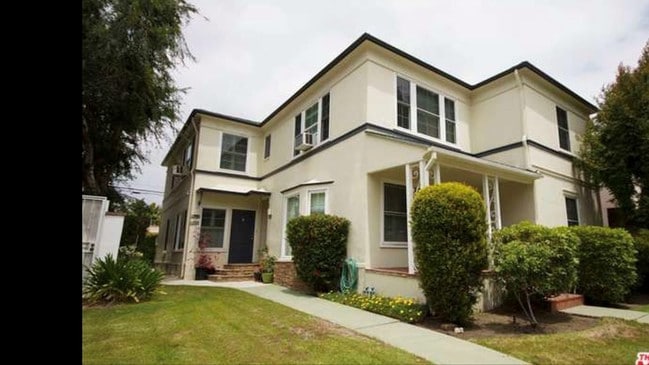 Spacious Traditional Beverly Hills Unit - 9411 W Olympic Blvd