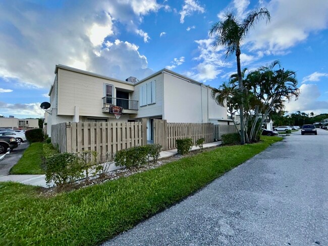 Foto del edificio - 11983 Shakerwood Ln