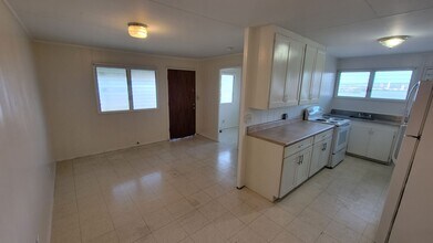 Building Photo - 1009 Maluna St