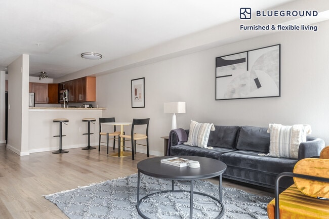 Building Photo - 526 Yale Ave N