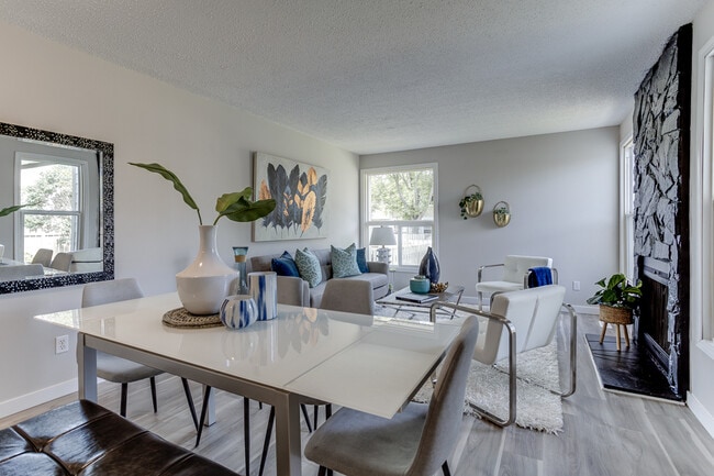 Photo du bâtiment - 7032 Mill Woods Rd S