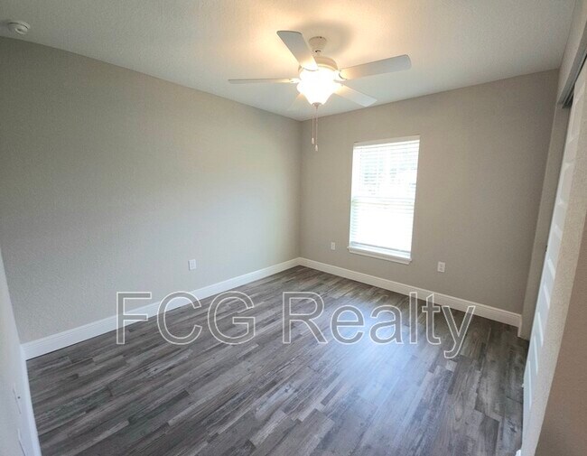 Building Photo - 9 Larch Dr