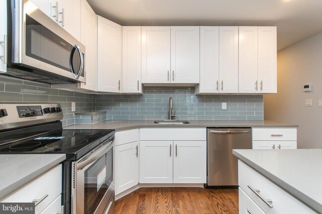 Building Photo - 814 N Uber St