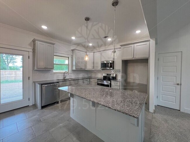 Building Photo - Tontitown- Single-Family Home- Beautiful C...