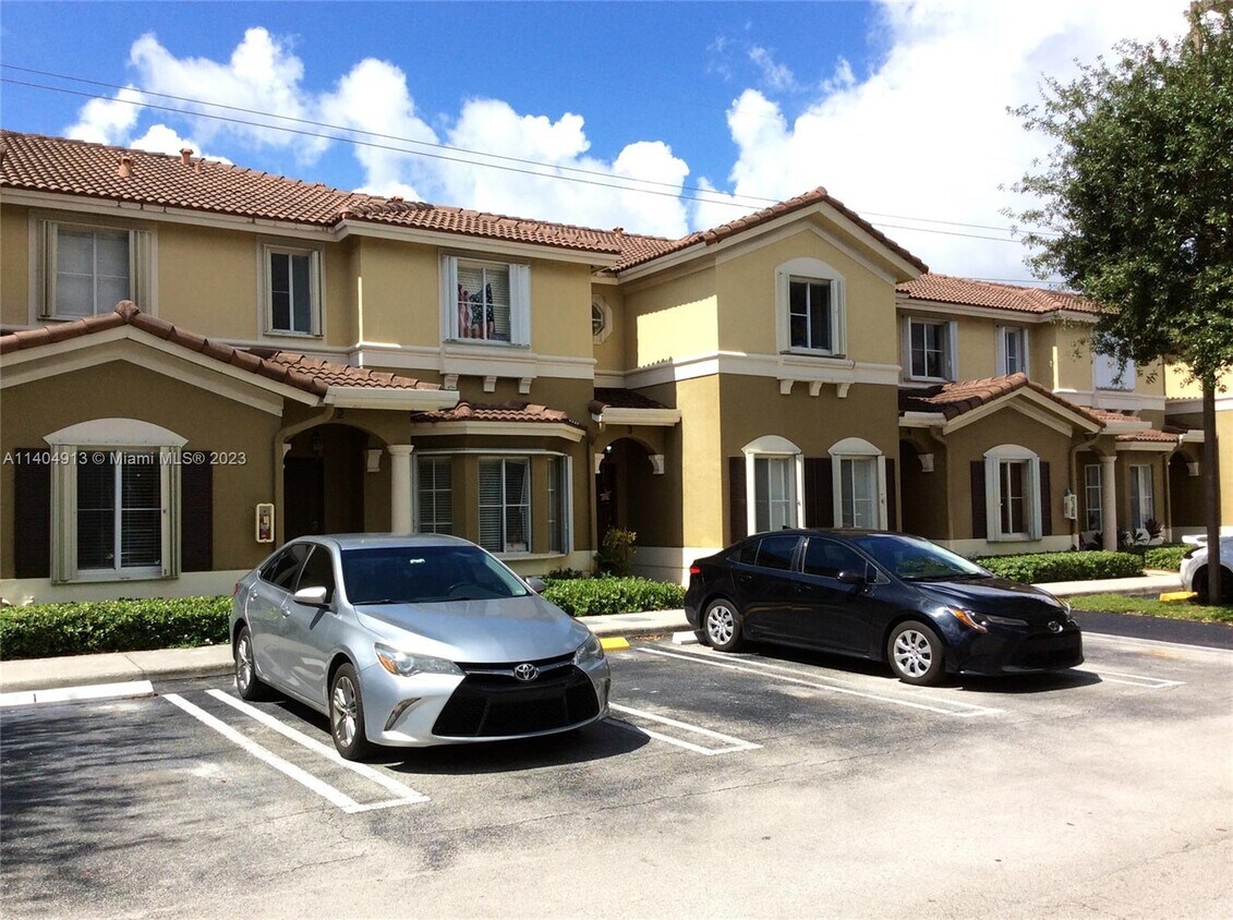 Foto principal - 8846 W Flagler St