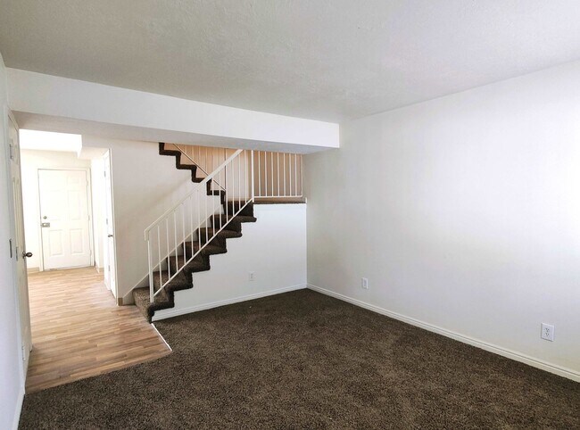 Foto del edificio - Great 3 Bd 2.5 Bath Townhome
