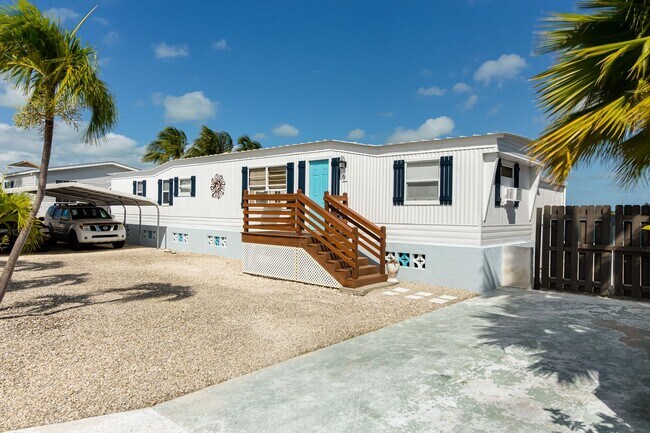 Building Photo - 3 Bedroom 2 Bathroom on the water