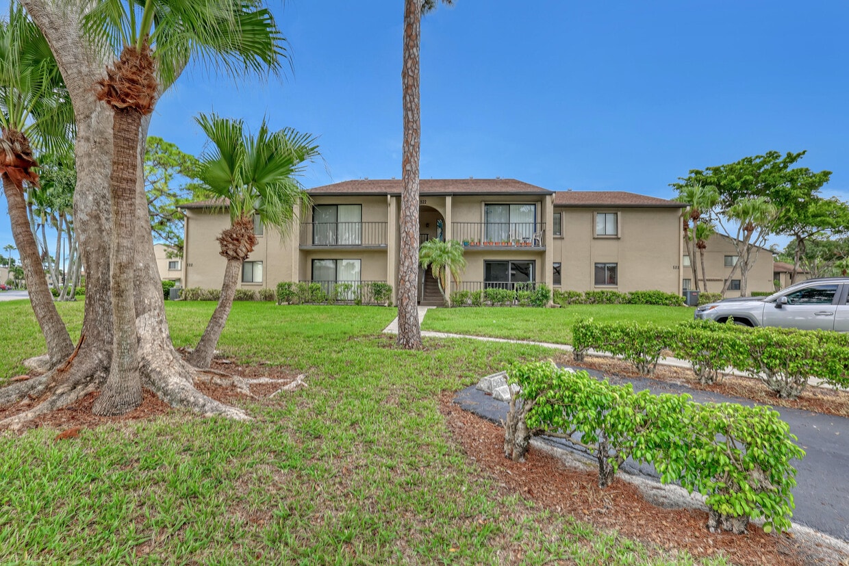 Foto principal - 522 Shady Pine Way