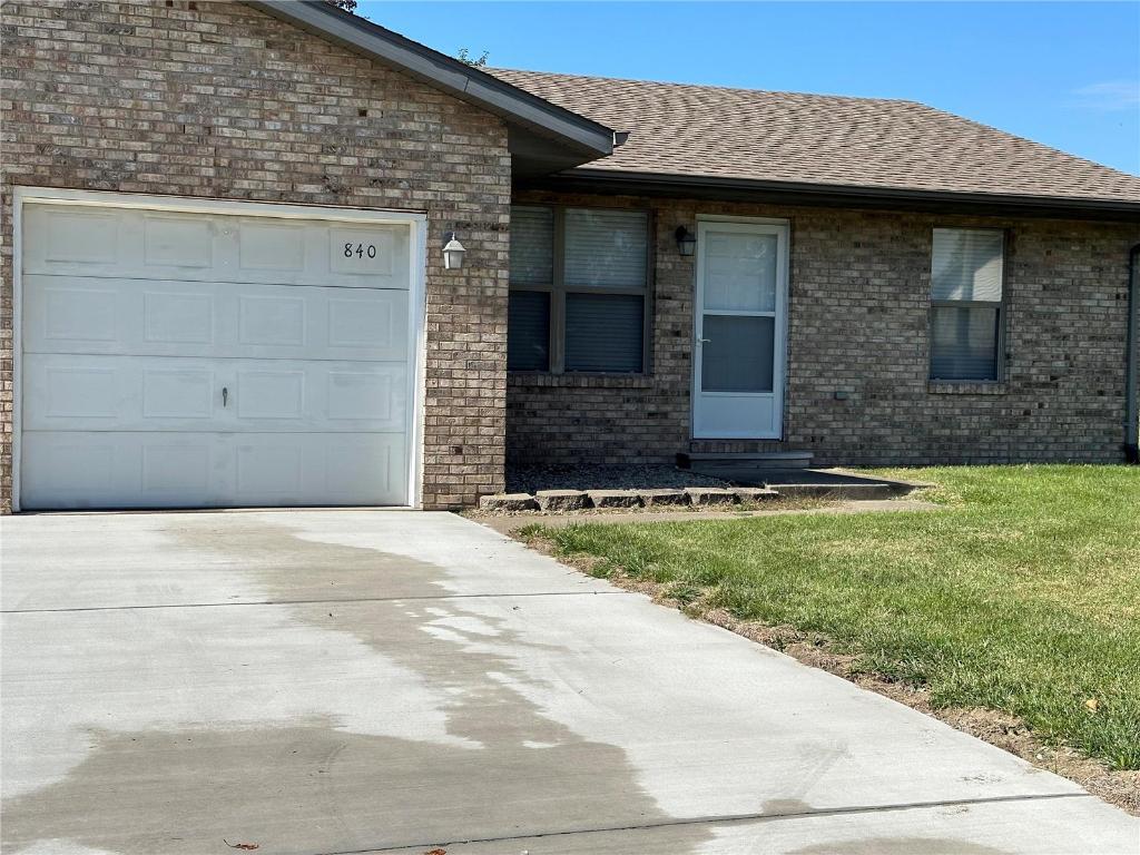 Primary Photo - 842 Southgate Dr