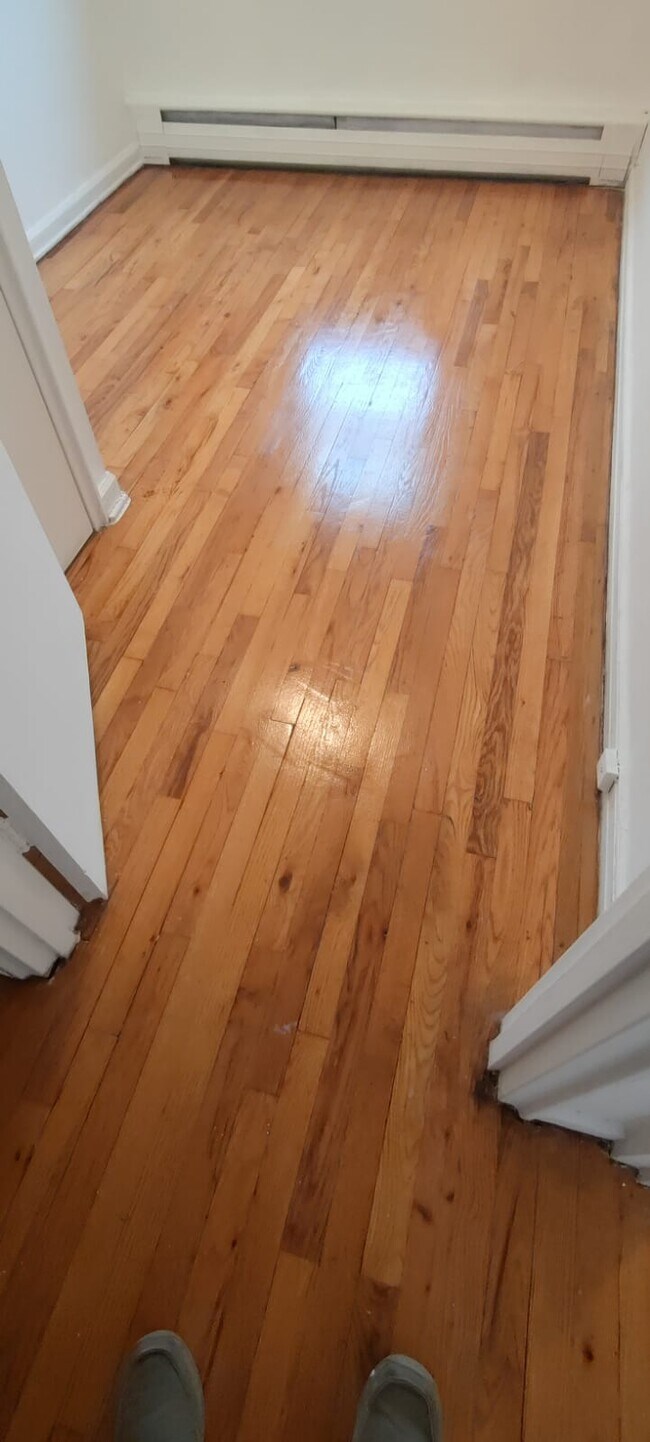 Hardwood Floor - 2919 Harding Ave