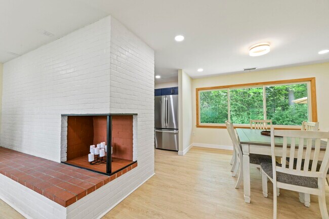 Foto del edificio - 719 Hanshaw Rd