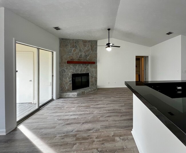 Building Photo - 6801 Willowbrook Dr