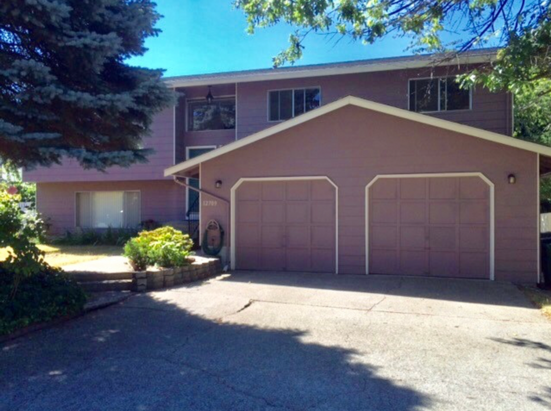 Foto principal - Spacious 4 Bed 3 Bath Kirkland Home with A...