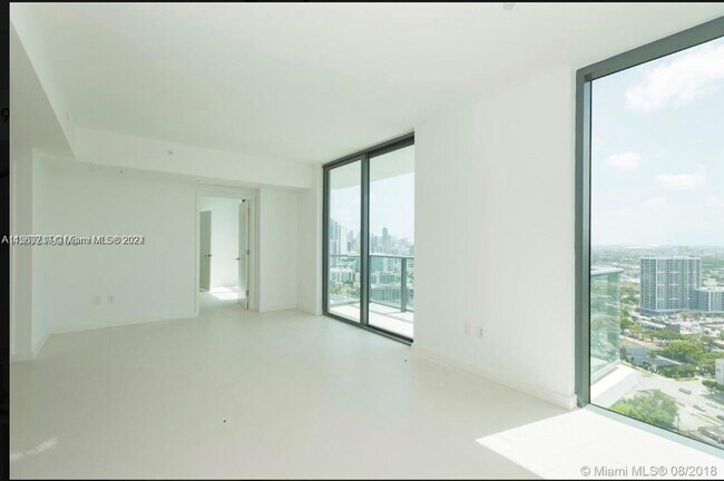 Building Photo - $4,000 501 NE 31st St # 2709