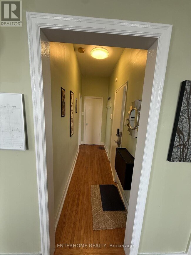 Building Photo - 51 Queen St E