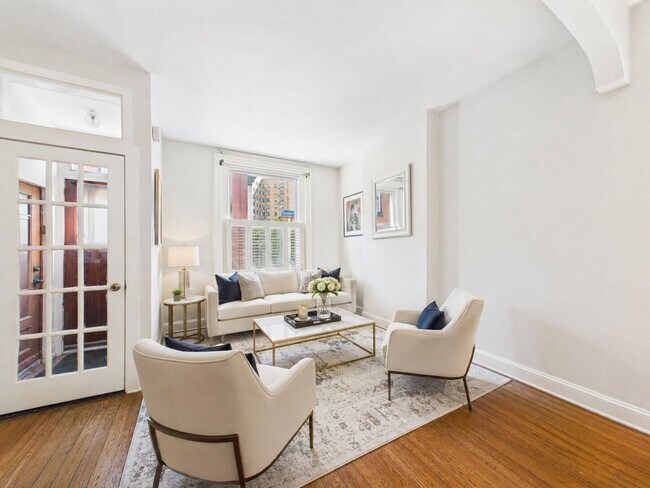 Foto del edificio - SEPTEMBER 10 Large FAIRMOUNT TOWNHOUSE - private patio