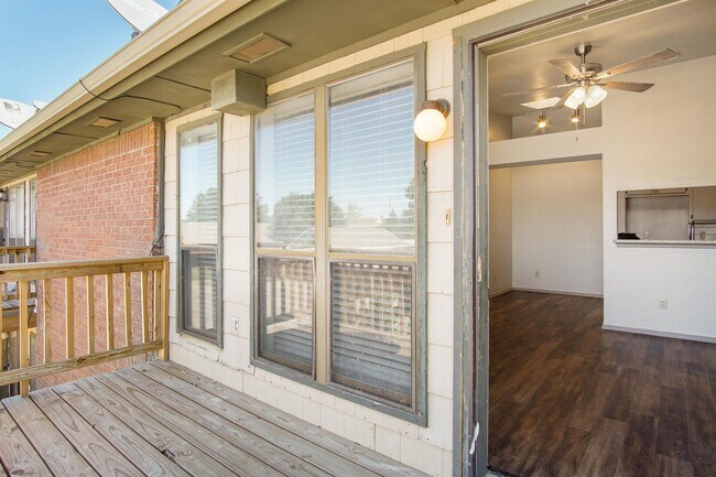 Foto del edificio - 1000 Rambling Oaks Dr