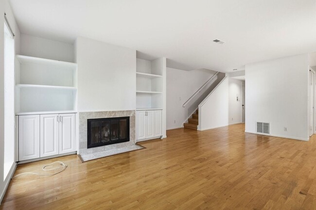 Building Photo - Spacious Two Bedroom Condo in Potrero Hill - Please Contact for Showing Availability!