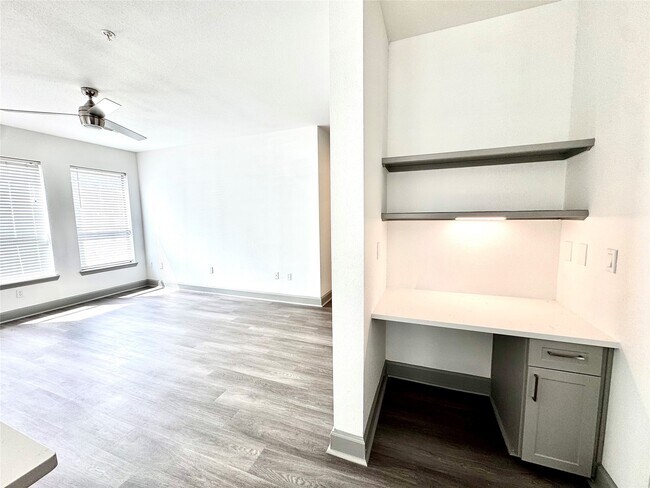 Foto del edificio - 3333 Weslayan St