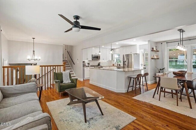 Foto del edificio - 5408 Farley Dr