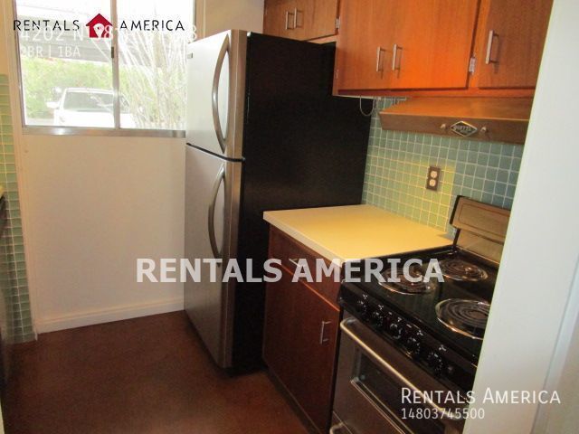 Building Photo - Contemporary 2 Bd / 1 Ba Condo in Arcadia ...