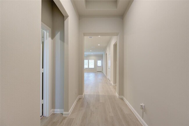 Building Photo - 3939 Sugardale St