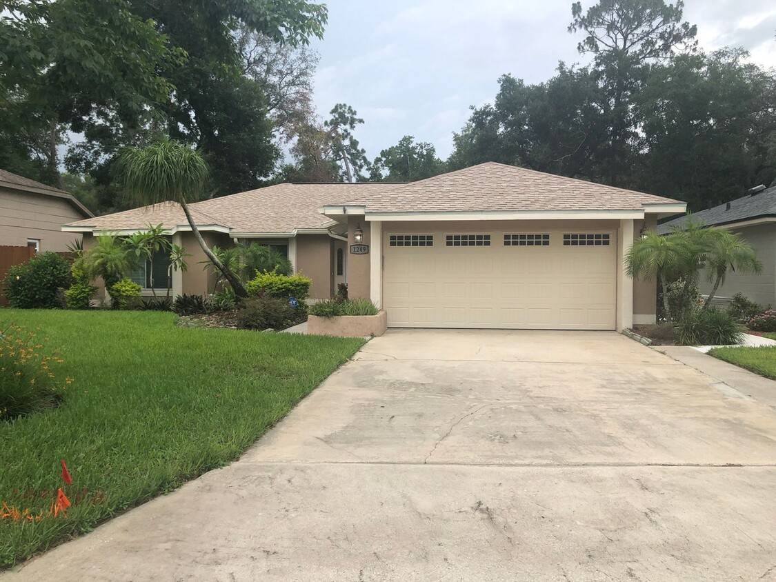 Foto principal - Beautiful, 3BD/2BA Home with Fenced Backya...