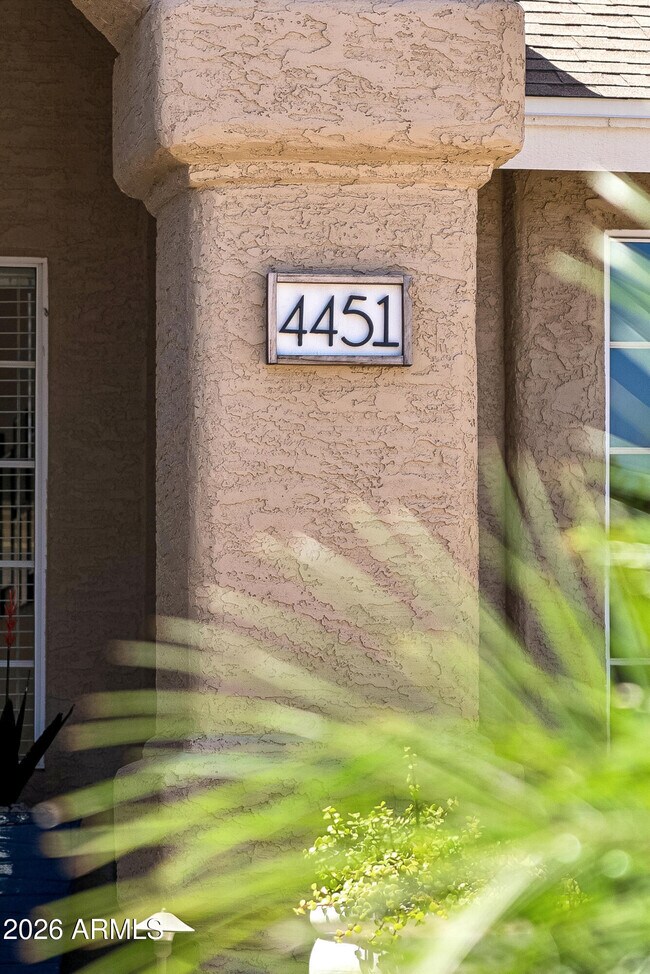 Foto del edificio - 4451 W Creedance Blvd