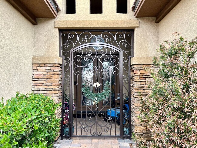 Building Photo - STUNNING SINGLE STORY HOME IN CLUB ALIANTE...