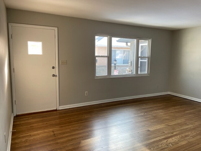 Foto del edificio - 4919 Fuller Dr