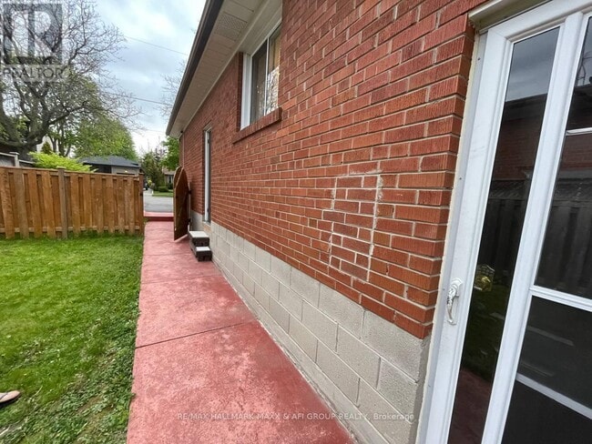 Building Photo - 143 Holmes Ave