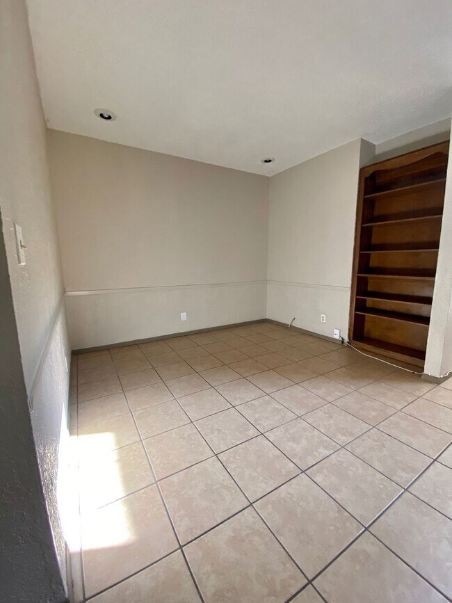 Foto del edificio - 2 Bedroom Townhome with Refrigerated Air