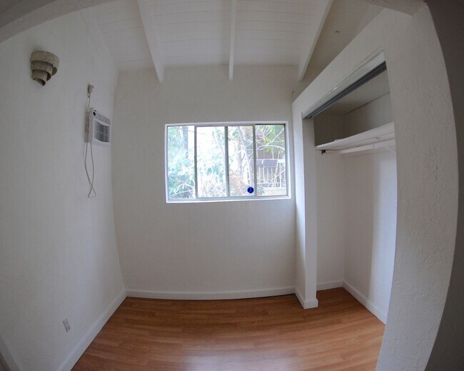 Building Photo - 1219 N Harper Ave