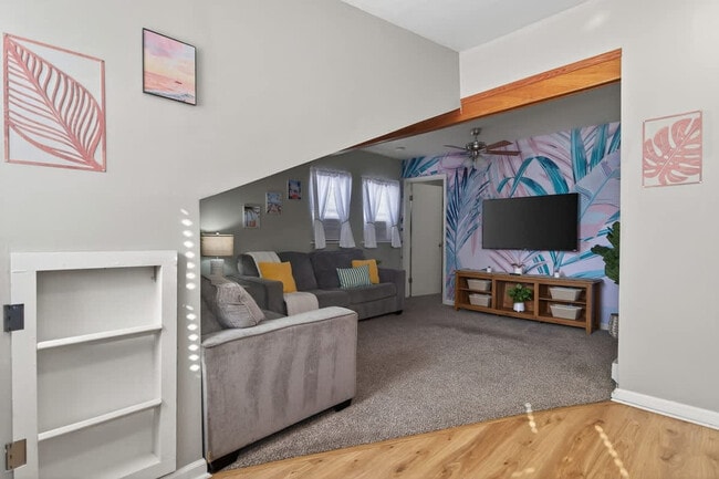 Building Photo - 1427 W Ocean View Ave