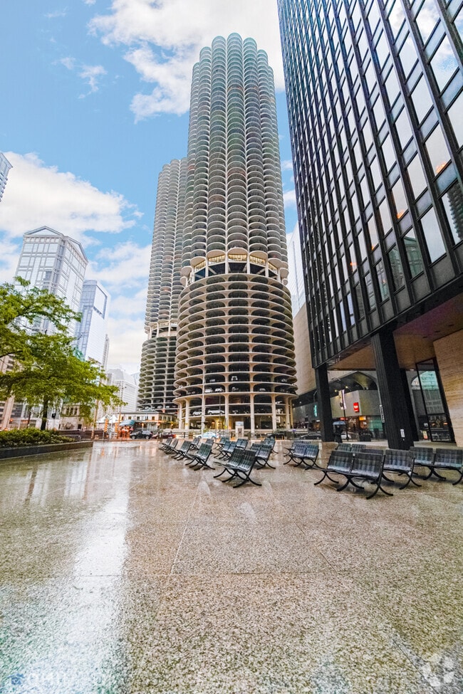 Building Photo - 300 N State St